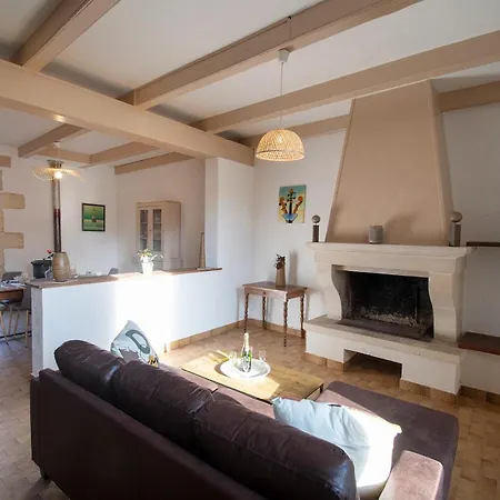 Jolie Maison Restauree Dans Petit Village Proche De Boyardville Et Ses Belles Plages Nyaraló